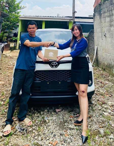 sales toyota tangerang selatan